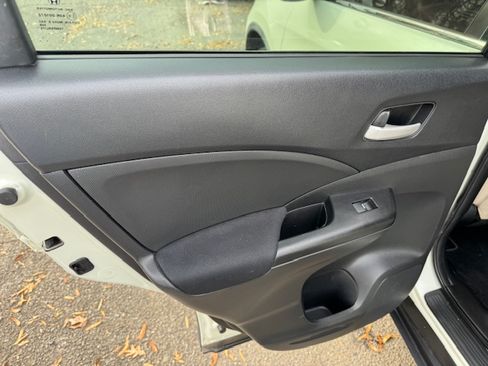 Used 2015 Honda CR-V LX image 15