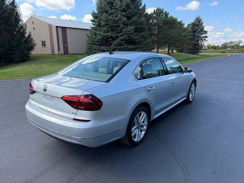Used 2017 Volkswagen Passat 1.8T SE image 3