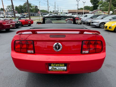 Used 2006 Ford Mustang Premium Convertible RWD image 21