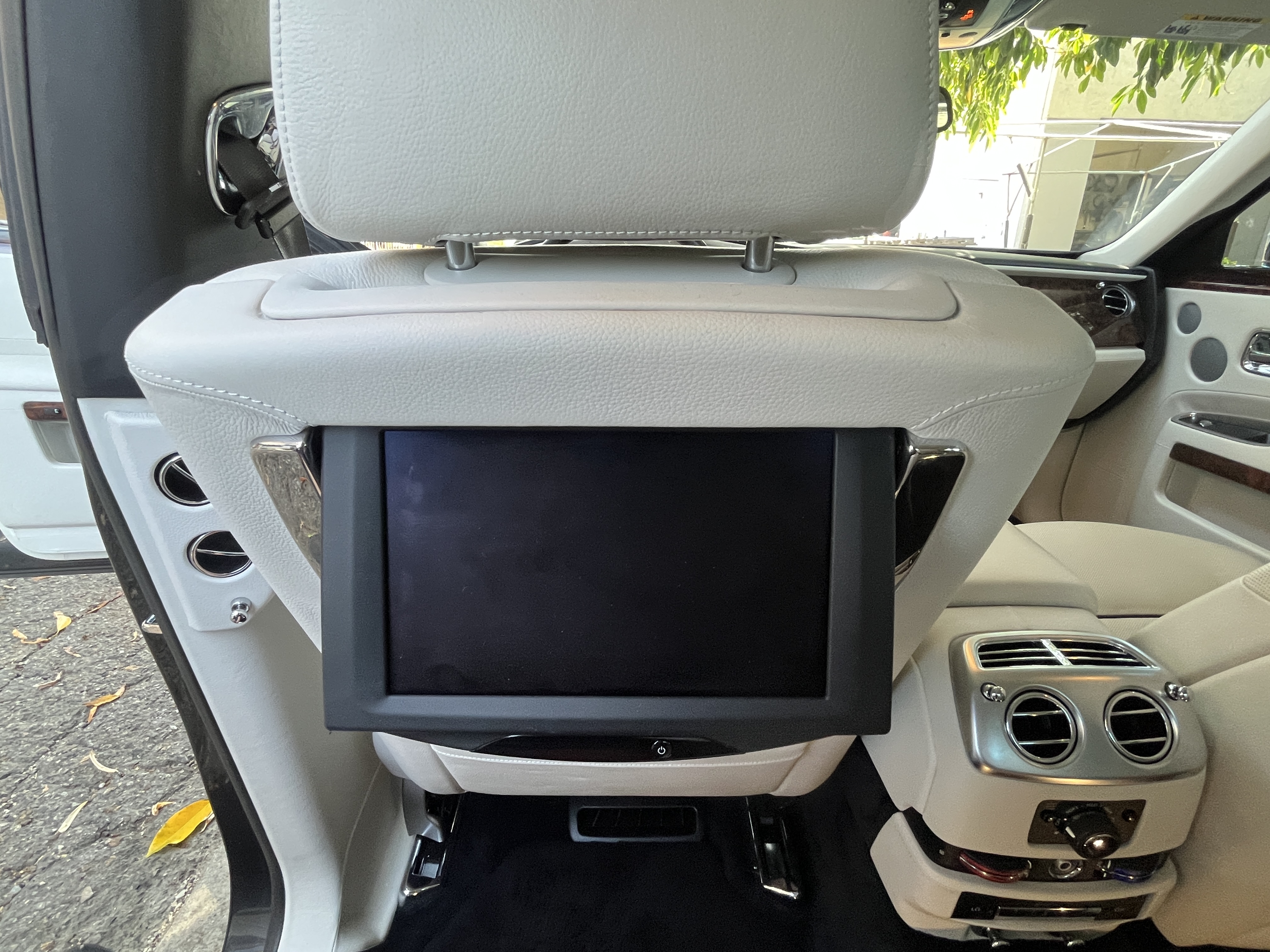Used 2014 Rolls-Royce Ghost RWD image 23