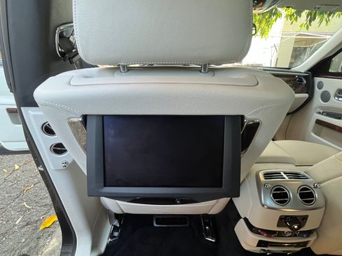 Used 2014 Rolls-Royce Ghost image 23