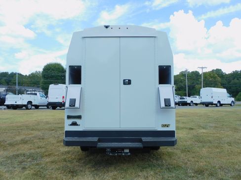 New 2025 Chevrolet Express 3500 image 15