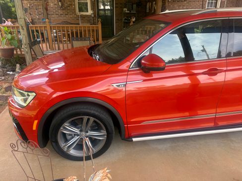 Used 2018 Volkswagen Tiguan FWD image 9