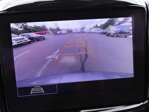 Used 2020 Chevrolet Traverse LT image 26