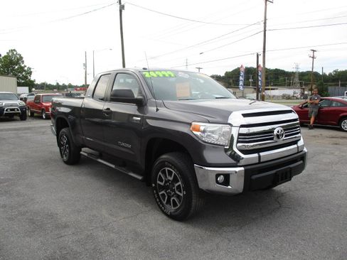 Used 2017 Toyota Tundra SR5 image 4