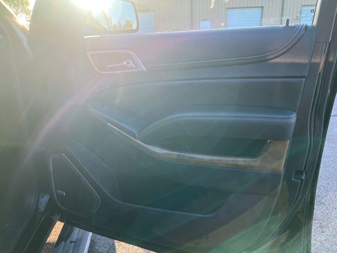 Used 2017 GMC Yukon XL Denali image 21