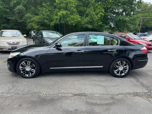 Used 2011 Hyundai Genesis 4.6 RWD image 2