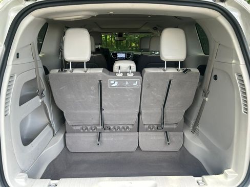 Used 2019 Chrysler Pacifica Touring-L Plus FWD image 30