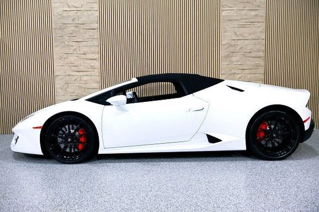 Used 2017 Lamborghini Huracan LP 580-2 RWD image 2