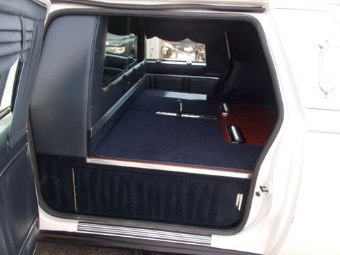 Used 2003 Cadillac De Ville Hearse FWD image 17