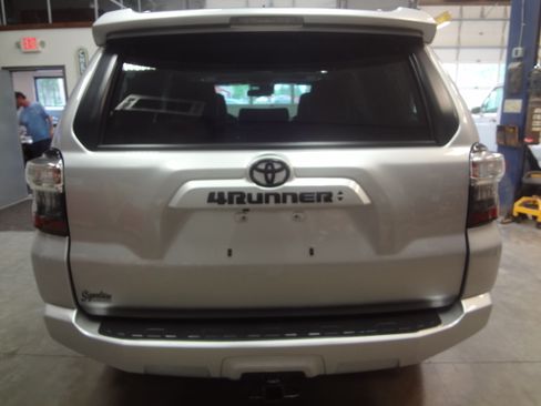 Used 2020 Toyota 4Runner SR5 Premium image 6