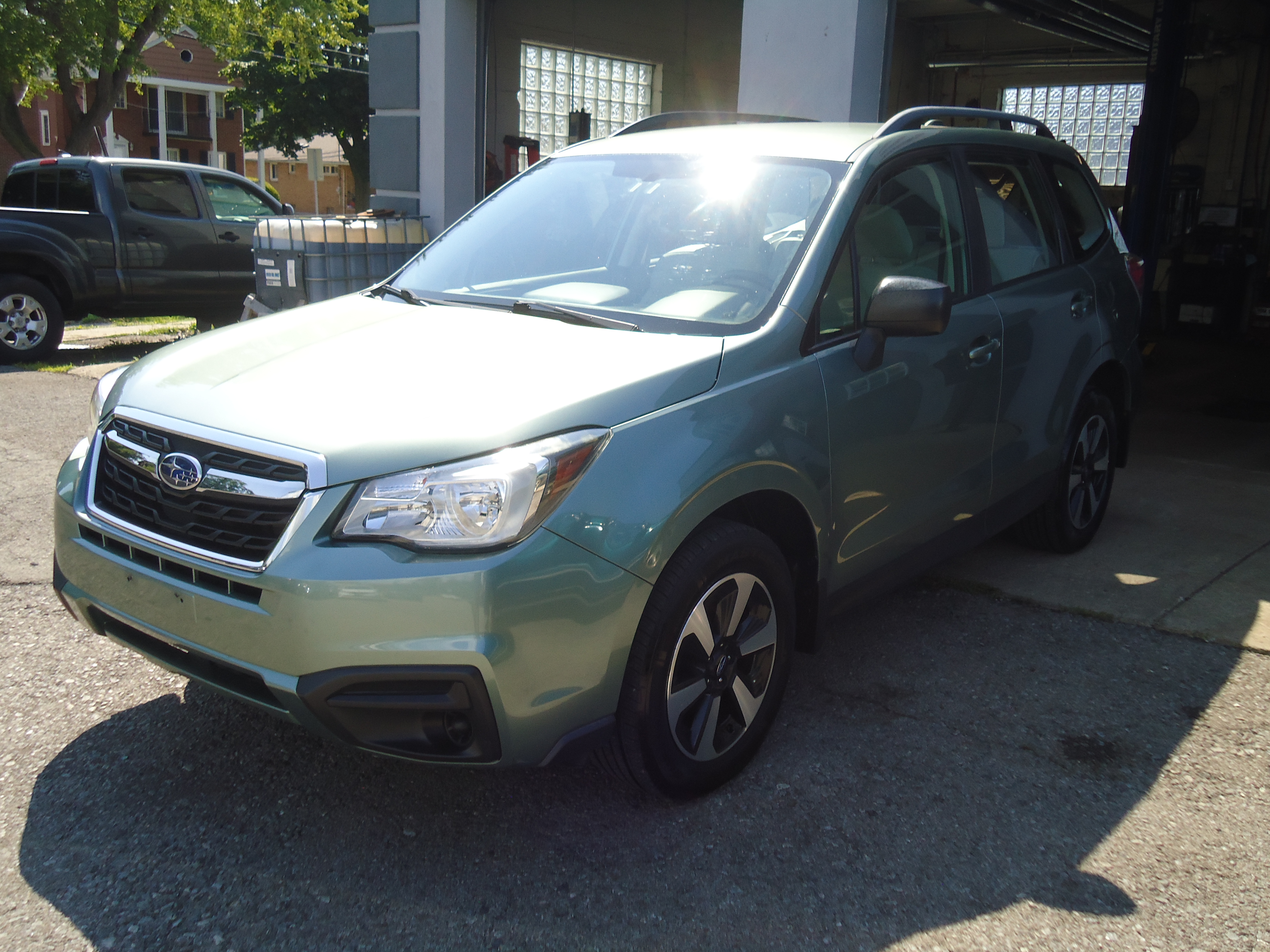 Used 2017 Subaru Forester 2.5i AWD/4WD image 2