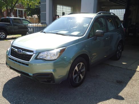 Used 2017 Subaru Forester 2.5i AWD/4WD image 2