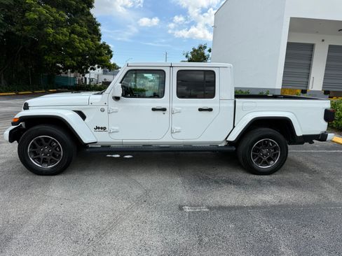 Used 2021 Jeep Gladiator Overland AWD/4WD image 5