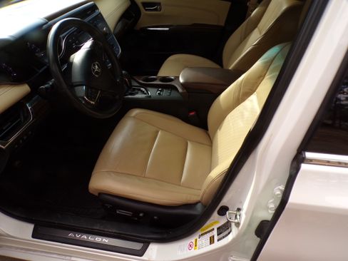 Used 2015 Toyota Avalon Limited image 10