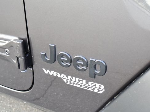 Used 2021 Jeep Wrangler Sport S image 11