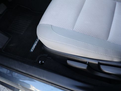 Used 2015 Toyota Corolla LE image 17