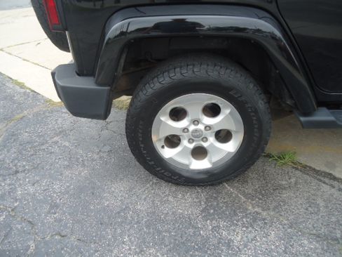 Used 2014 Jeep Wrangler 4WD Unlimited Sahara image 5