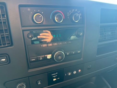 Used 2014 Chevrolet Express 2500 LT image 13