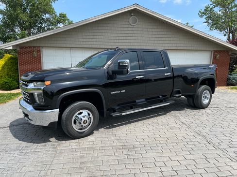 Used 2022 Chevrolet Silverado 3500 LTZ image 46