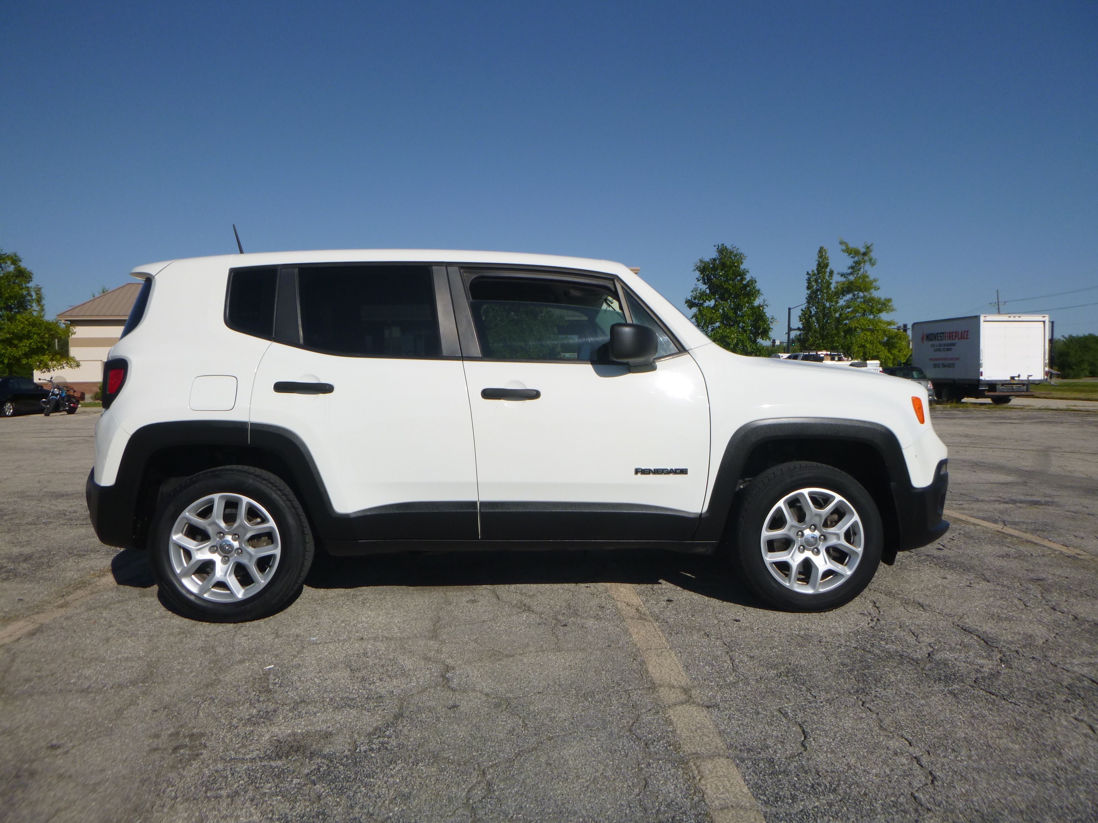 Used 2016 Jeep Renegade 4WD Sport image 5