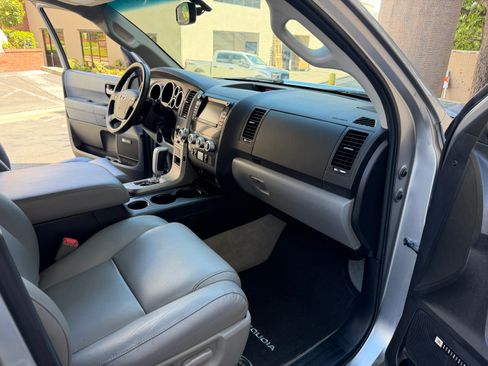 Used 2011 Toyota Sequoia Limited image 31