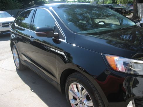 Used 2020 Ford Edge AWD Titanium image 3