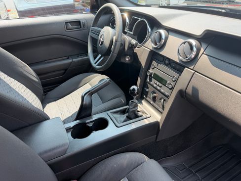 Used 2007 Ford Mustang GT Convertible RWD image 18
