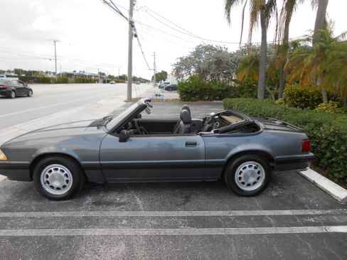 Used 1989 Ford Mustang LX RWD image 16