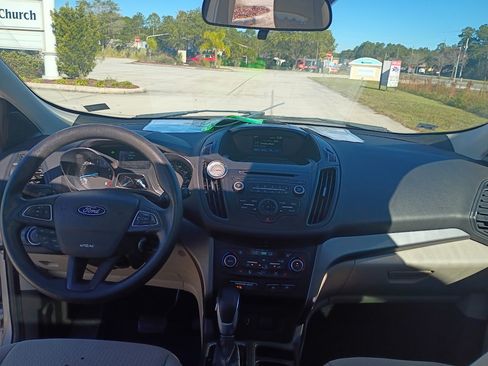 Used 2018 Ford Escape SE image 8