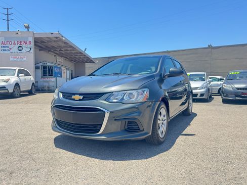 Used 2020 Chevrolet Sonic LT Hatchback FWD image 2