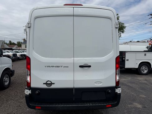 Used 2015 Ford Transit 250 148 Medium Roof RWD image 4
