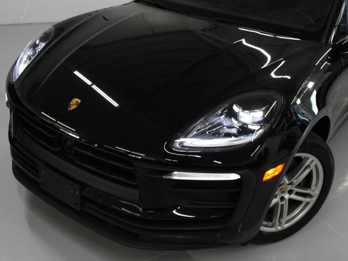 Used 2023 Porsche Macan UNAVAIL AWD/4WD image 5