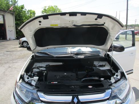 Used 2016 Mitsubishi Outlander 4WD ES image 51