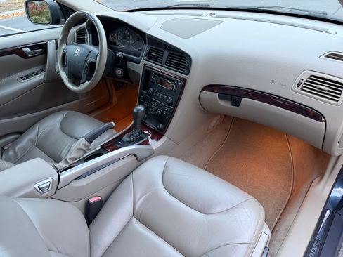 Used 2005 Volvo XC70 image 48