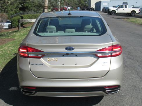Used 2017 Ford Fusion SE image 8