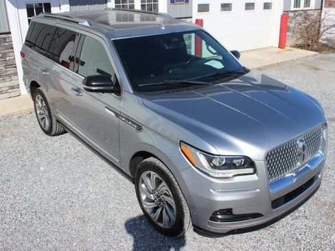 Used 2023 Lincoln Navigator 4WD Reserve image 9