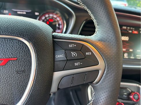 Used 2015 Dodge Challenger SRT Hellcat image 28