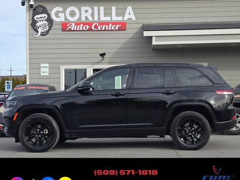 Used 2024 Jeep Grand Cherokee Laredo image 4