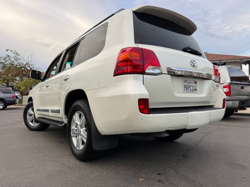 Used 2013 Toyota Land Cruiser image 7