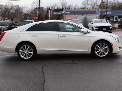 Used 2014 Cadillac XTS Luxury image 9