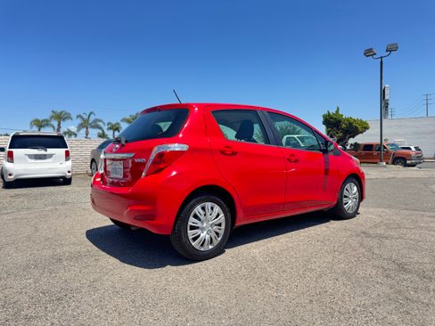 Used 2013 Toyota Yaris 4-Door Hatchback FWD image 9