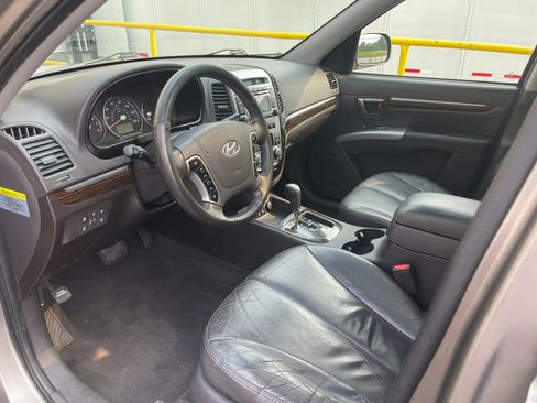Used 2011 Hyundai Santa Fe SE image 4