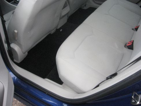 Used 2016 Volkswagen Passat 1.8T image 7