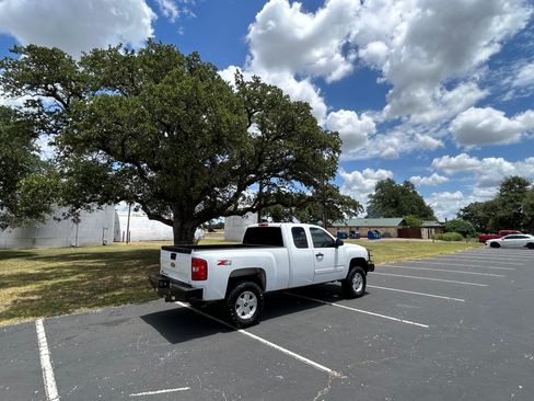 Used 2008 Chevrolet Silverado 1500 4x4 Extended Cab LTZ w/ Z71 image 9
