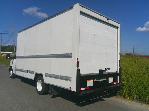 Used 2021 GMC Savana 3500 LS RWD image 13