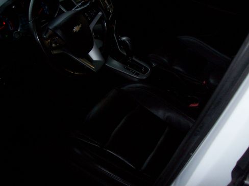 Used 2013 Chevrolet Cruze LT image 14