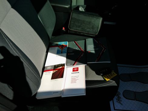 Used 2020 Toyota Tacoma image 67