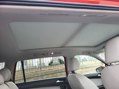 Used 2019 Volkswagen Tiguan SE image 16