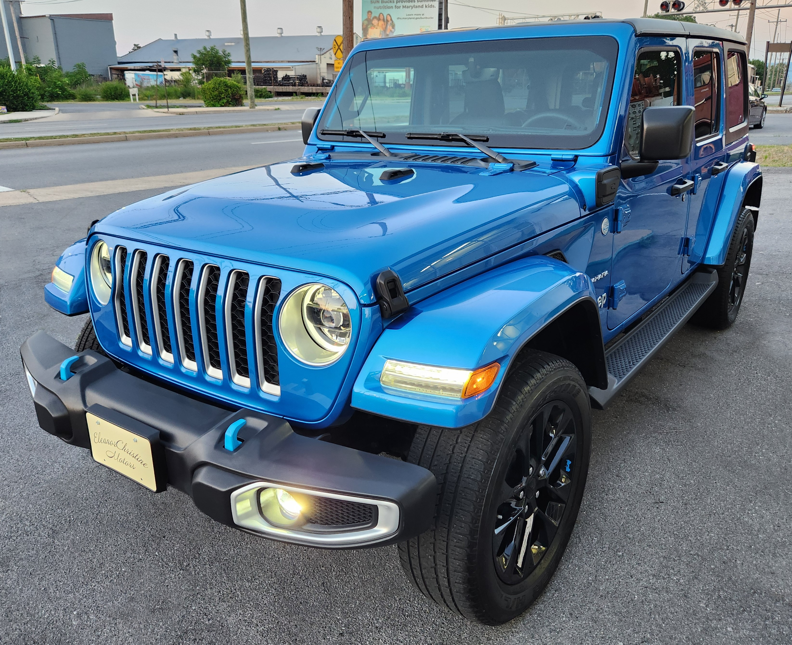 Used 2023 Jeep Wrangler 4WD Unlimited Sahara 4xe image 1